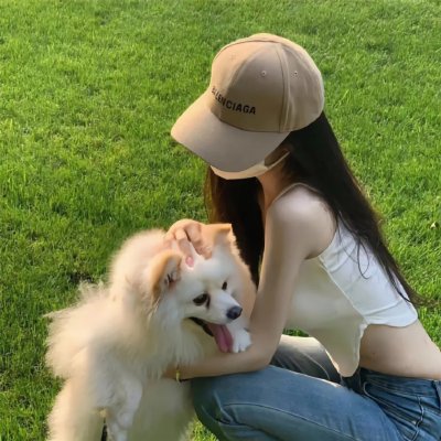 院子里的女人